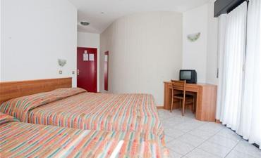 Hotel ITALIA_dvoulůžkový pokoj s možností 1 přistýlky