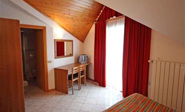 Hotel ITALIA_dvoulůžkový pokoj s 3 přistýlkami
