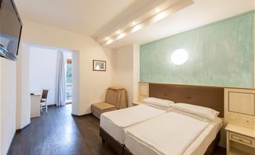 Hotel SOGNO DEL BENACO_dvoulůžkový pokoj s možností 1 přistýlky
