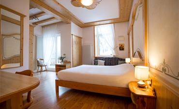 Hotel VIOZ_dvoulůžkový pokoj s možností 2 přistýlek COMFORT